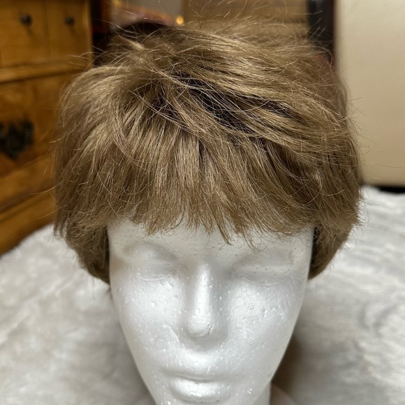 IOB Paula Young Cover Girl Whisper Lite Wig A2182 in Light Golden Brown Average - Picture 2 of 10